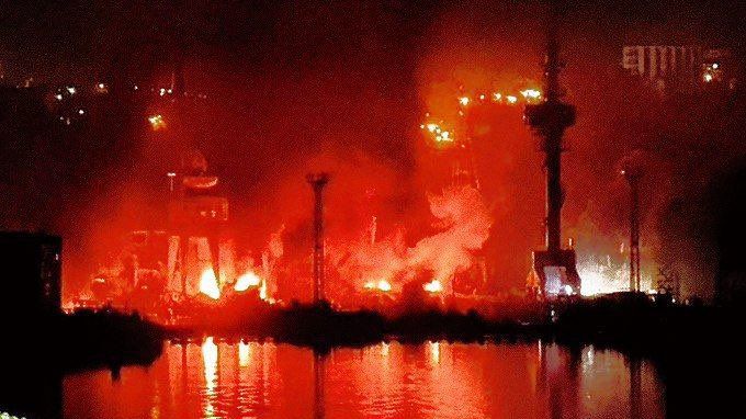 Sevastopolem otřásly mohutné výbuchy. Zničená jsou dvě plavidla ruské flotily